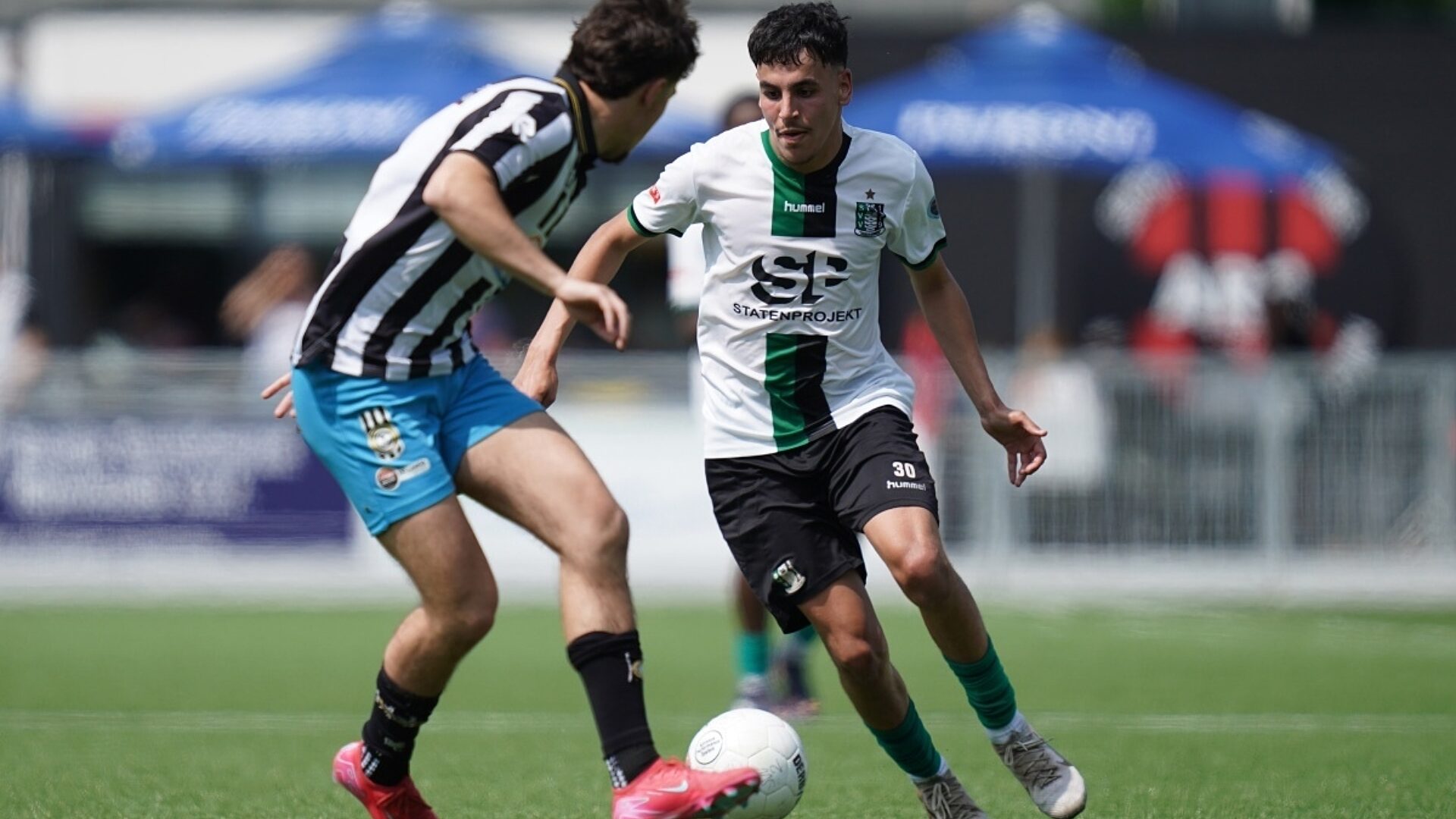 2425 Verdedigen Dribbel Bal